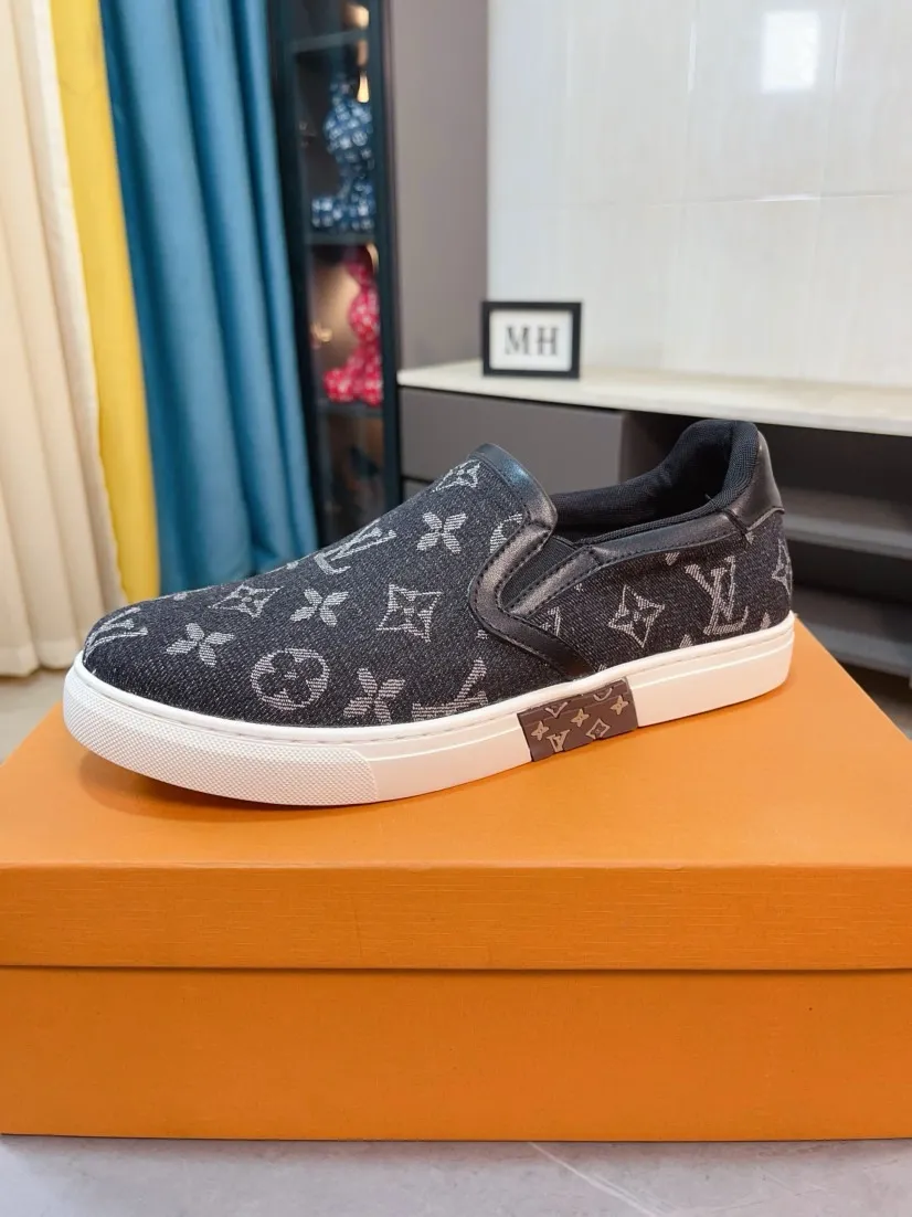 Men's shoes💰400🌹🌹[LV]🌹High-end men's shoes brand: Official website 1:1 Latest masterpiece: The upper is made of Italian imported first-layer cowhide with special materials➕Full genuine leather lining🔥, making walking more convenient and comfortable! Exclusive new style, stunning work [color]! Create a fashionable personality to set off your uniqueness! A must-have for trendy men! Classic🔥Number: 38-44